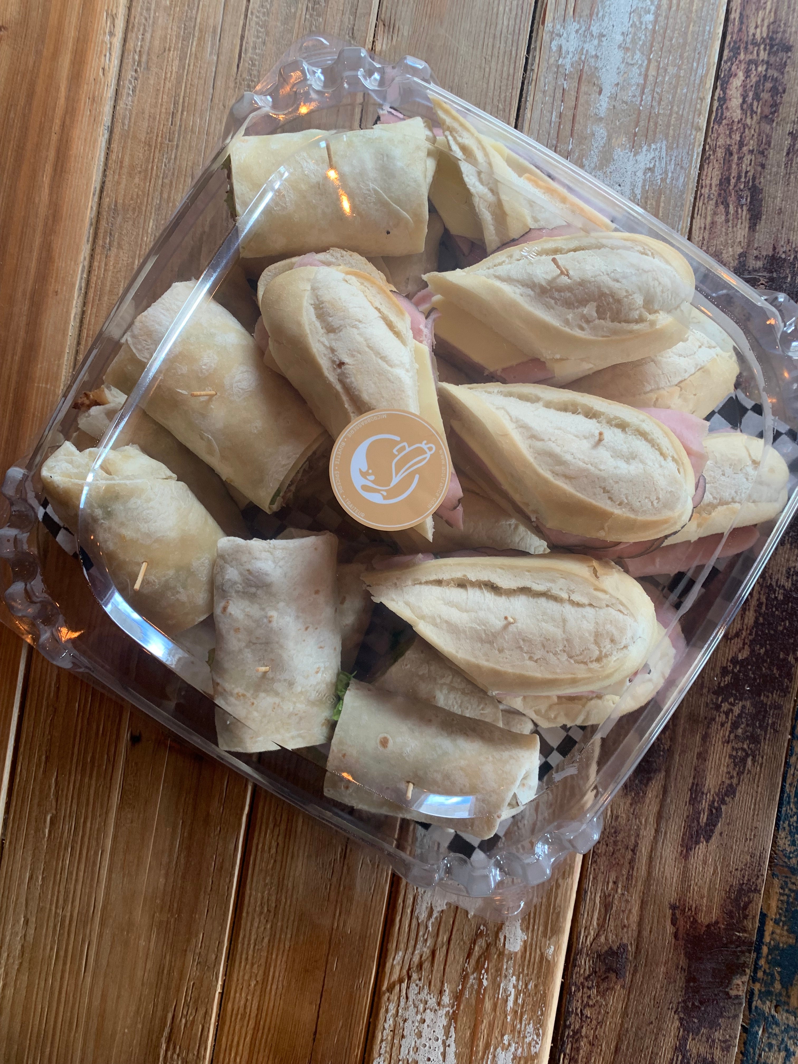 Plateaux de sandwichs - Panini jambon et oignons caramélisés