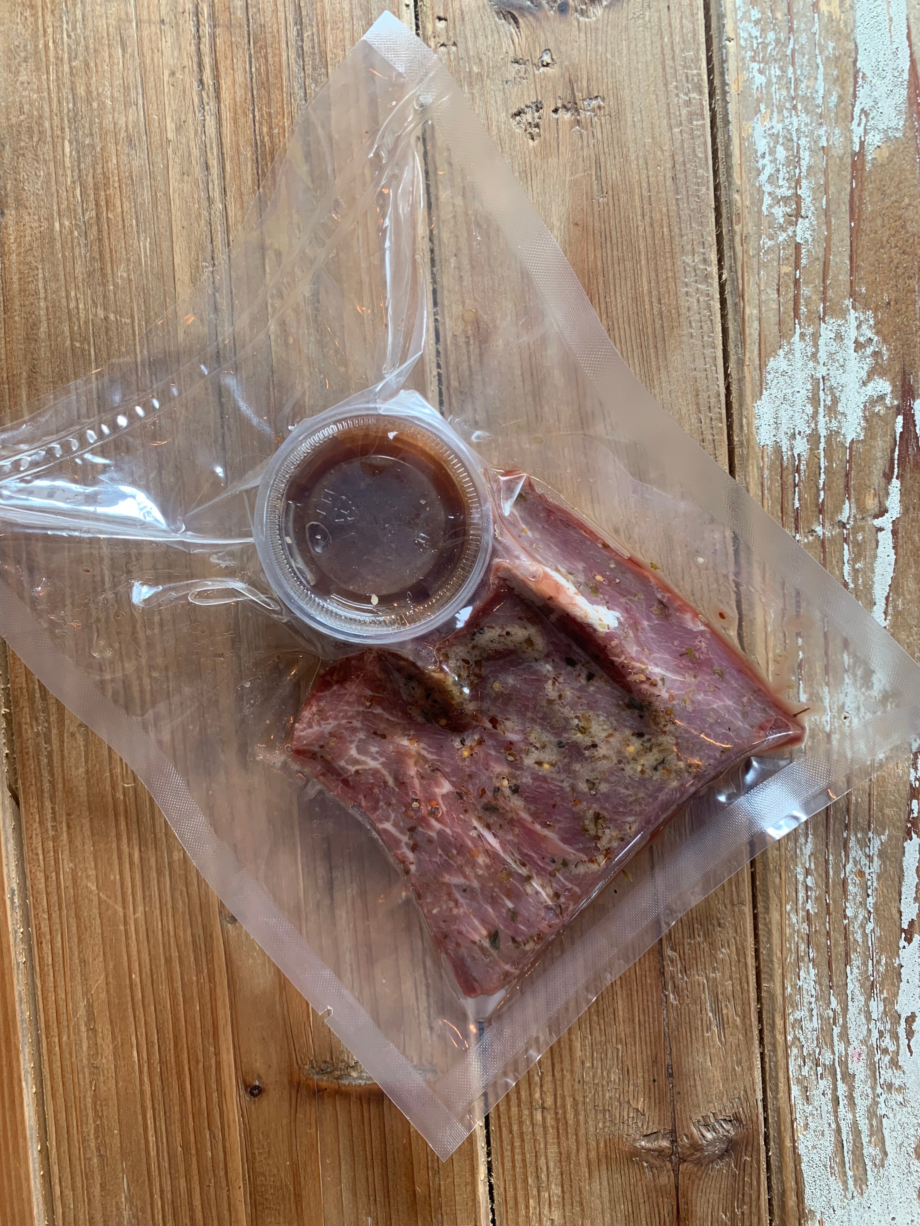 Macreuse de boeuf Sterling AAA (7oz) & Sauce au vin rouge